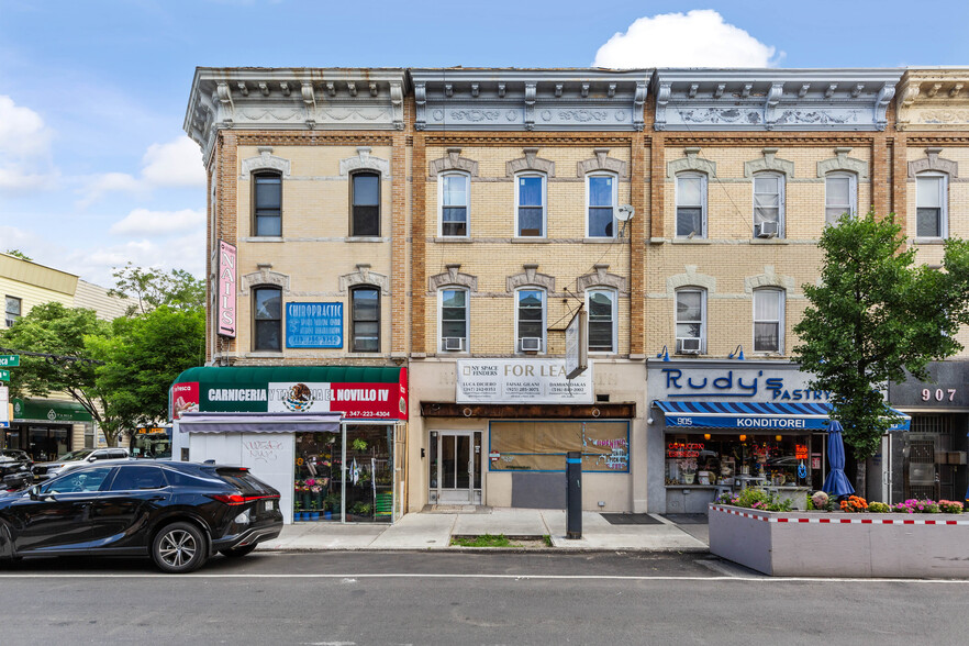 903 Seneca Ave, Ridgewood, NY à louer - Photo de l’immeuble – Image 1 sur 3