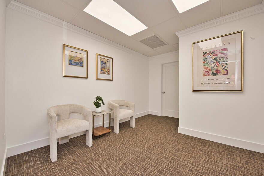 121 Pulaski Rd, Kings Park, NY à louer - Photo de l’immeuble – Image 3 sur 14