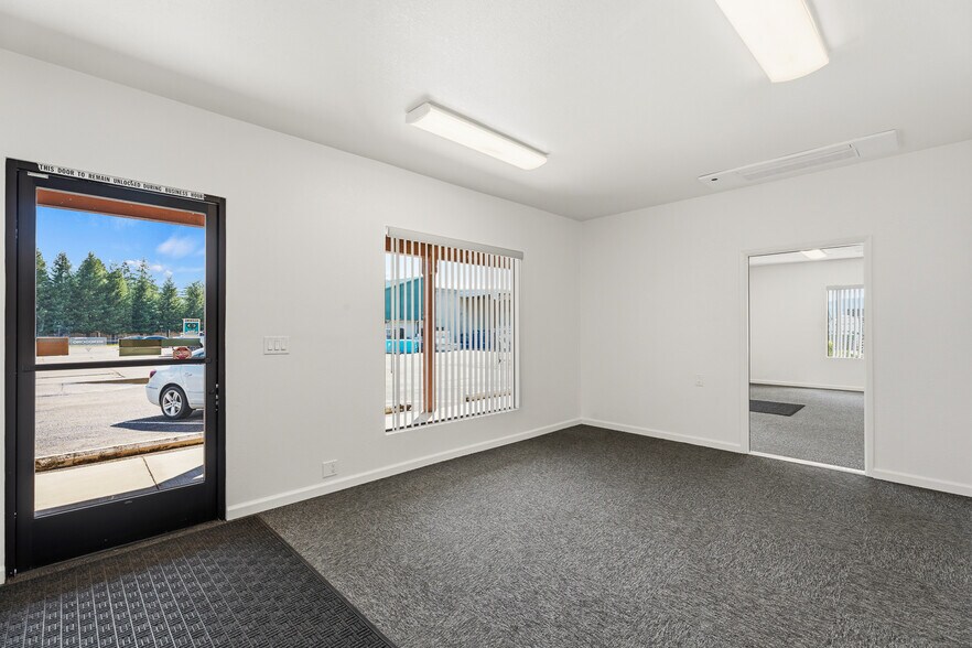 303 Talmage Rd, Ukiah, CA à louer - Photo intérieure – Image 3 sur 6