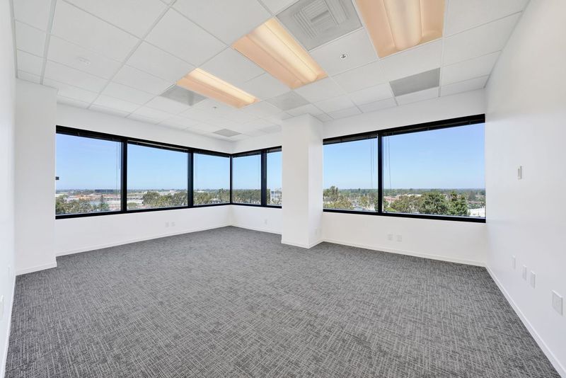 650 Town Center Dr, Costa Mesa, CA à louer Photo intérieure– Image 1 sur 9