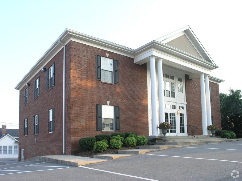 212 Madison St, Clarksville, TN à louer - Photo principale – Image 1 sur 13