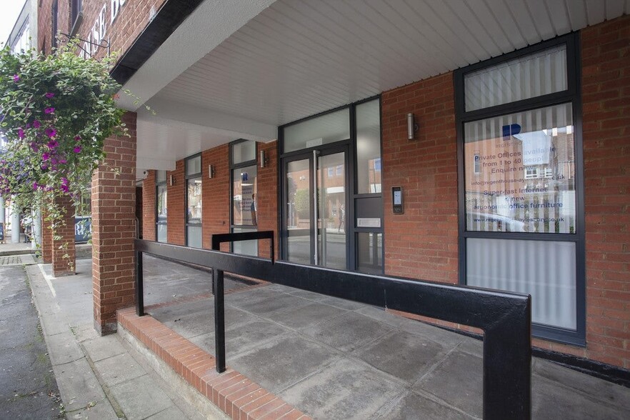 13-15 George St, Aylesbury à louer - Photo de l’immeuble – Image 3 sur 34
