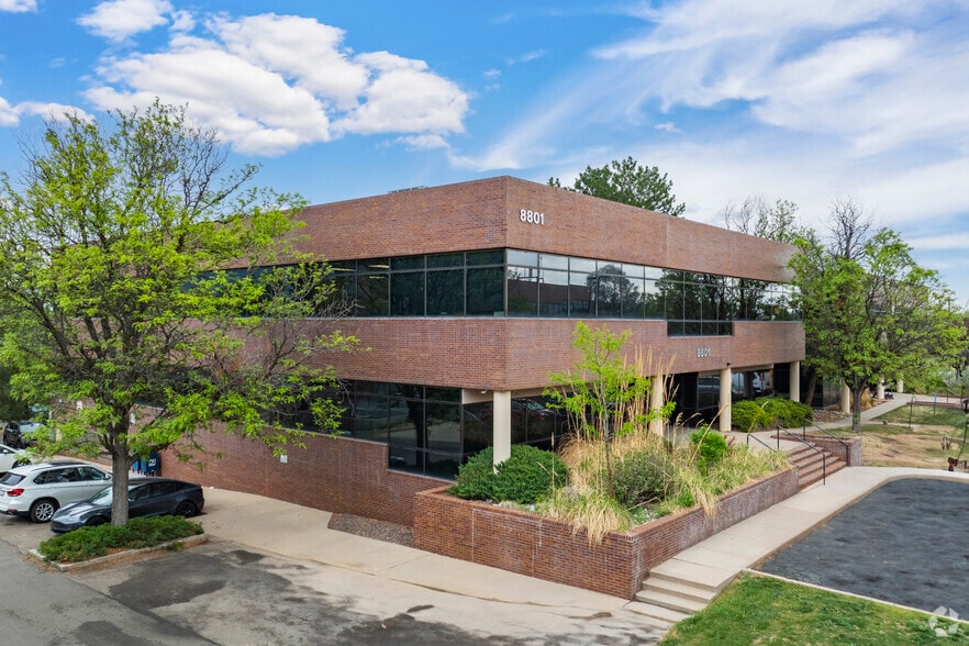 8801 E Hampden Ave, Denver, CO à louer - Photo de l’immeuble – Image 1 sur 21