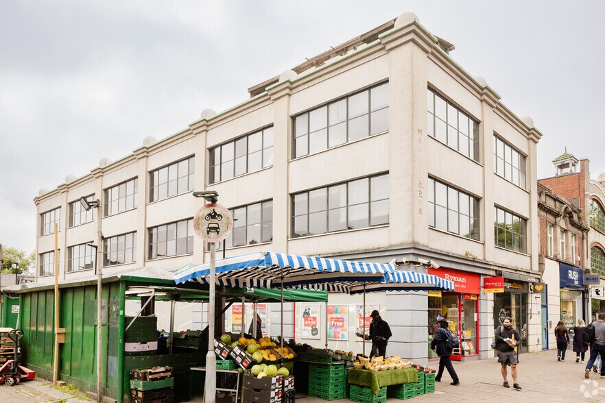 382-384 Chiswick High Rd, London à vendre - Photo de l’immeuble – Image 2 sur 2