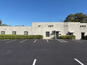 4517-4525 Renaissance Pky, Warrensville Heights, OH à louer Photo de l’immeuble– Image 2 sur 7