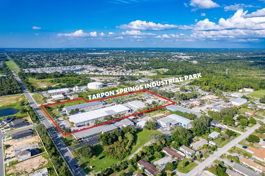1400 L and R Industrial Blvd, Tarpon Springs, FL à louer - Aérien – Image 2 sur 16