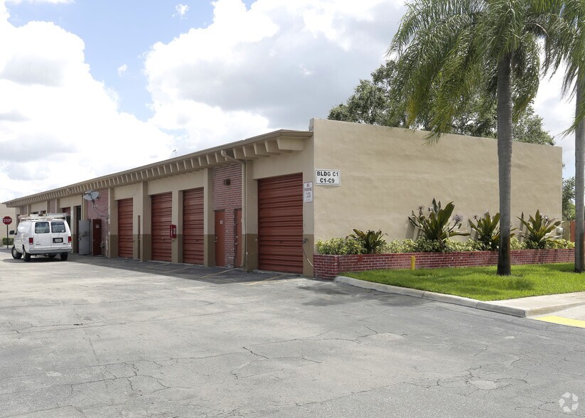 991 S State Road 7, Fort Lauderdale, FL à louer - Photo principale – Image 1 sur 4