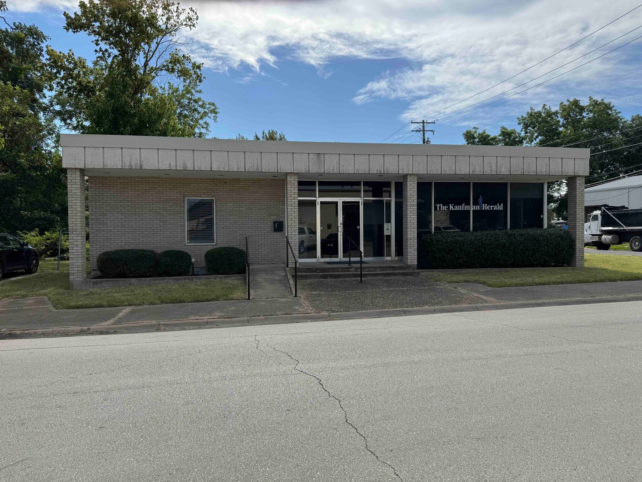 300 N Washington St, Kaufman, TX à louer Photo de l’immeuble– Image 1 sur 36