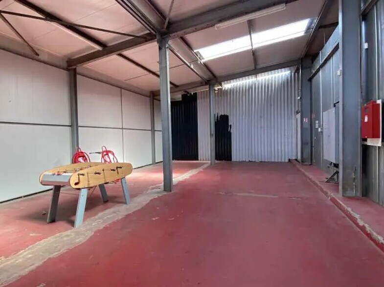 Local d’activités dans Maromme à louer - Photo de l’immeuble – Image 3 sur 6