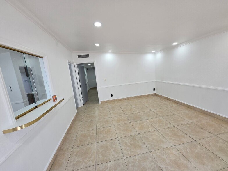 2710 S Maryland Pky, Las Vegas, NV à vendre - Photo de l’immeuble – Image 2 sur 4