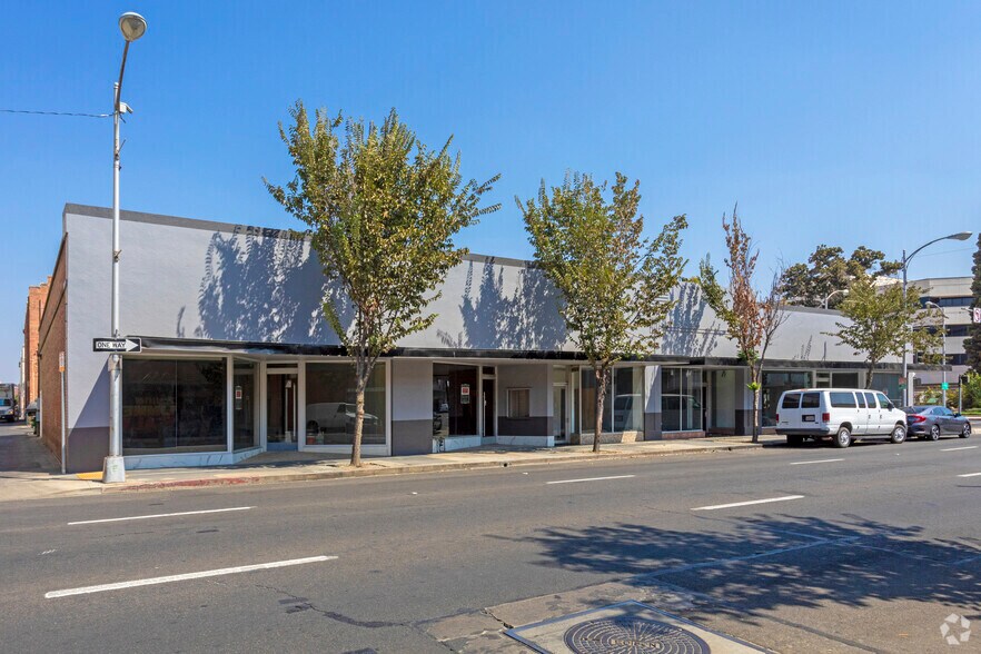 112-120 S Locust St, Visalia, CA à louer - Photo de l’immeuble – Image 2 sur 5
