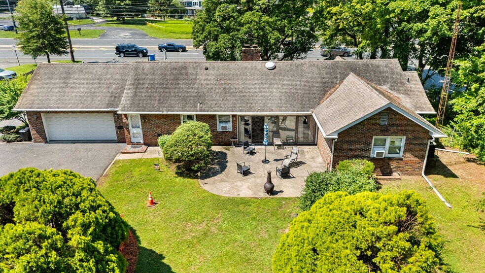 609 High St, Mount Holly, NJ à vendre - Photo de l’immeuble – Image 1 sur 9