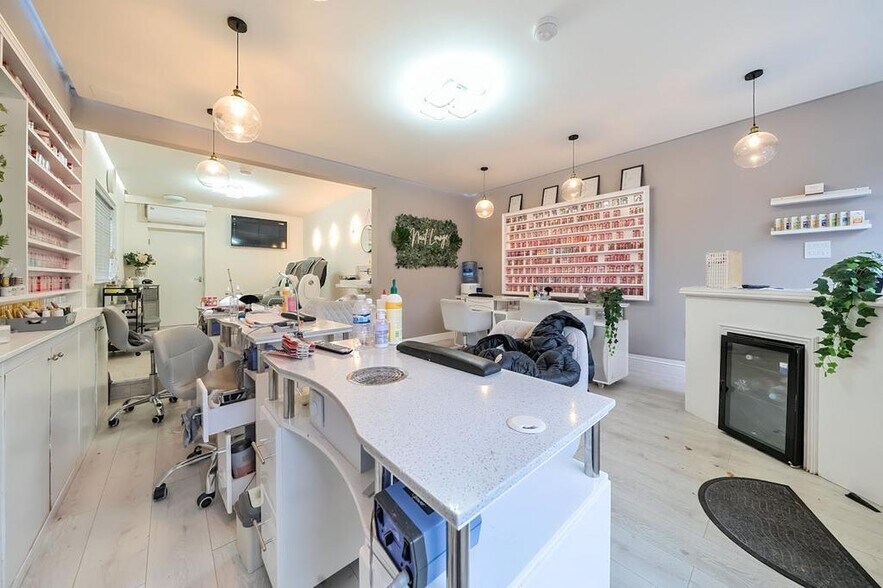 3-5 High Rd, Uxbridge à vendre - Photo de l’immeuble – Image 2 sur 9