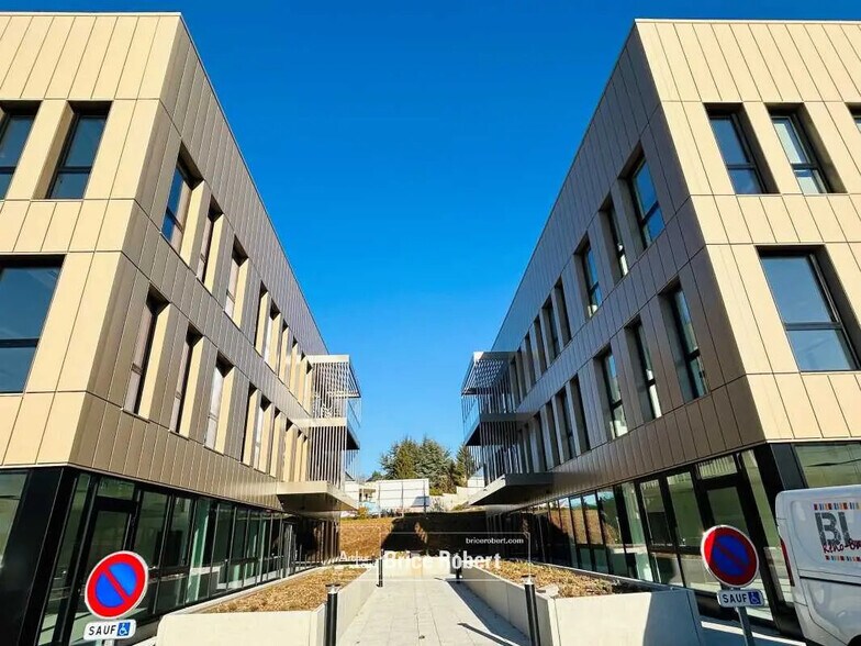 Local d’activités dans Limonest à louer - Photo de l’immeuble – Image 2 sur 14