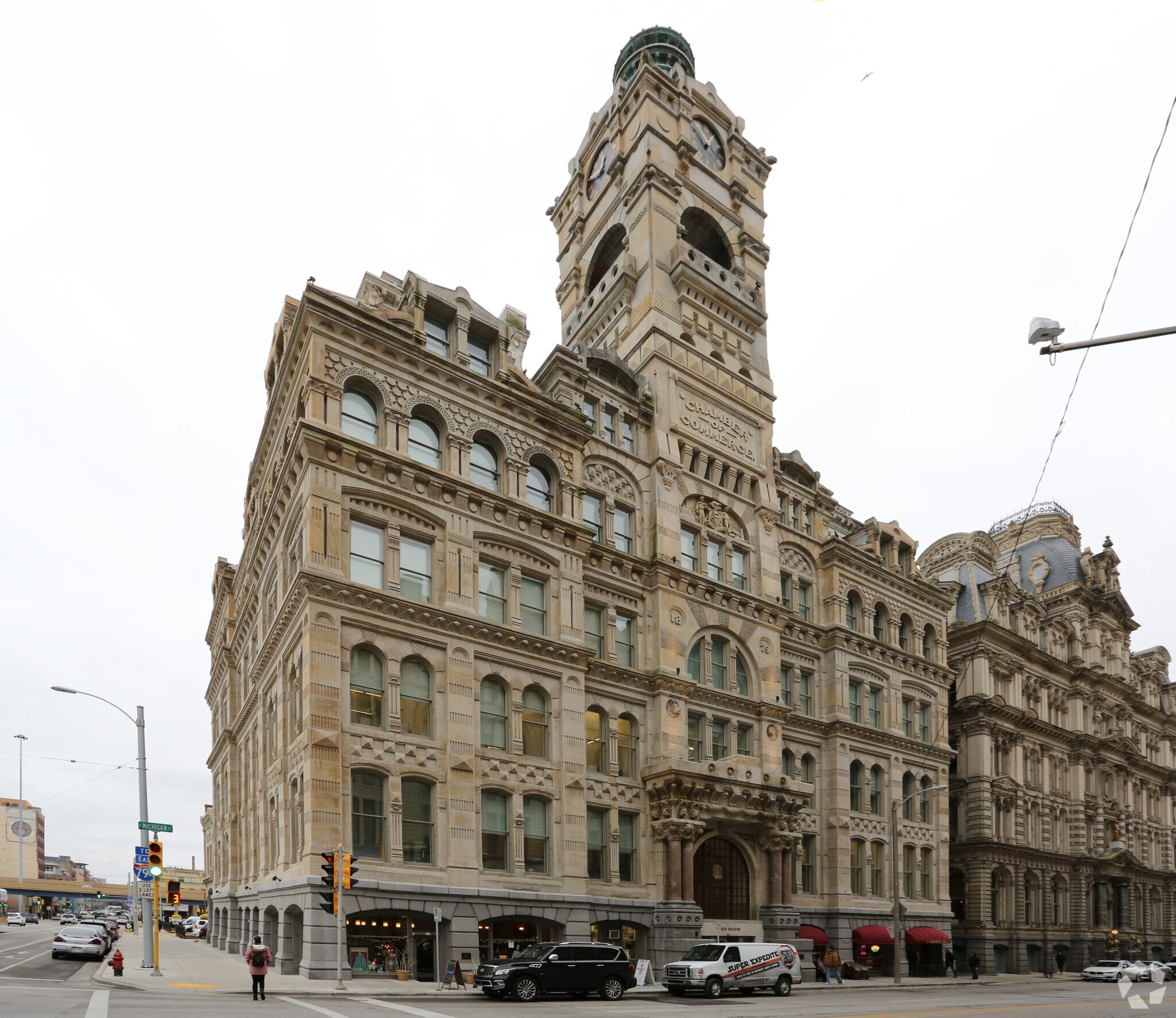 225 E Michigan St, Milwaukee, WI à louer Photo principale– Image 1 sur 13