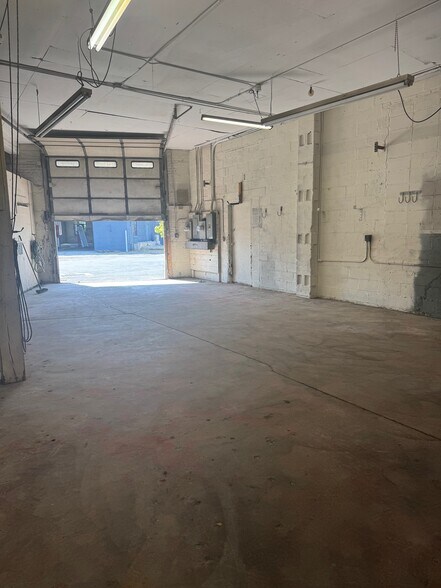 8 Van Tassell Ct, Norwalk, CT à louer - Photo de l’immeuble – Image 3 sur 3