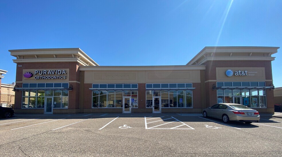 749 Apollo Dr, Lino Lakes, MN à louer - Photo de l’immeuble – Image 2 sur 9