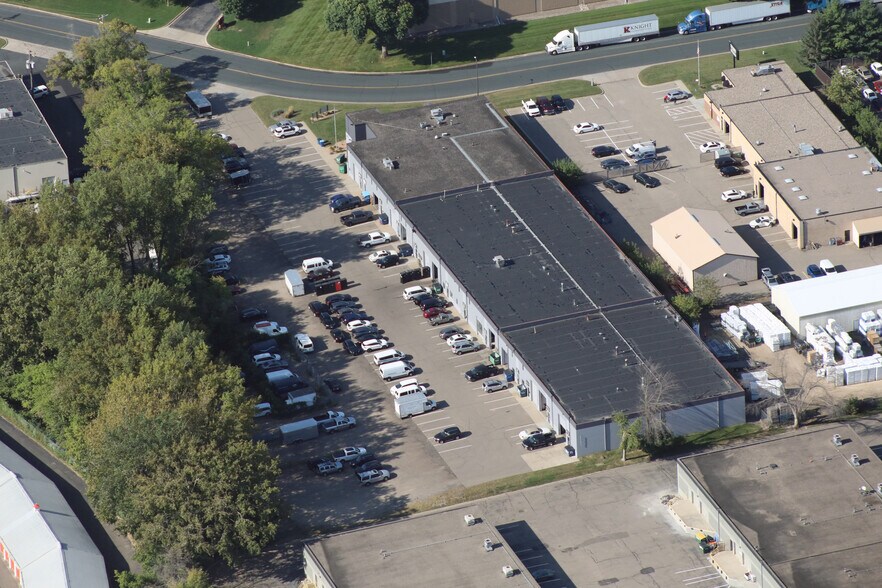 1971 Seneca Rd, Eagan, MN à louer - Photo de l’immeuble – Image 3 sur 3