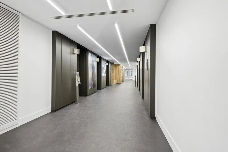 Bureau dans Courbevoie à louer - Photo de l’immeuble – Image 1 sur 12