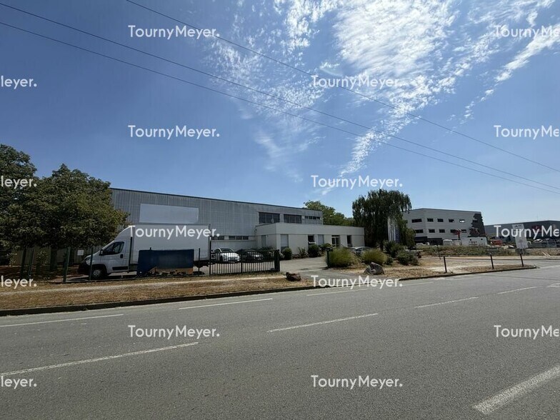 Local d'activités dans Le Rheu à vendre - Photo de l’immeuble – Image 1 sur 5
