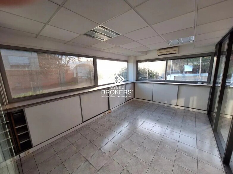 Bureau dans Gignac à louer - Photo de l’immeuble – Image 2 sur 6