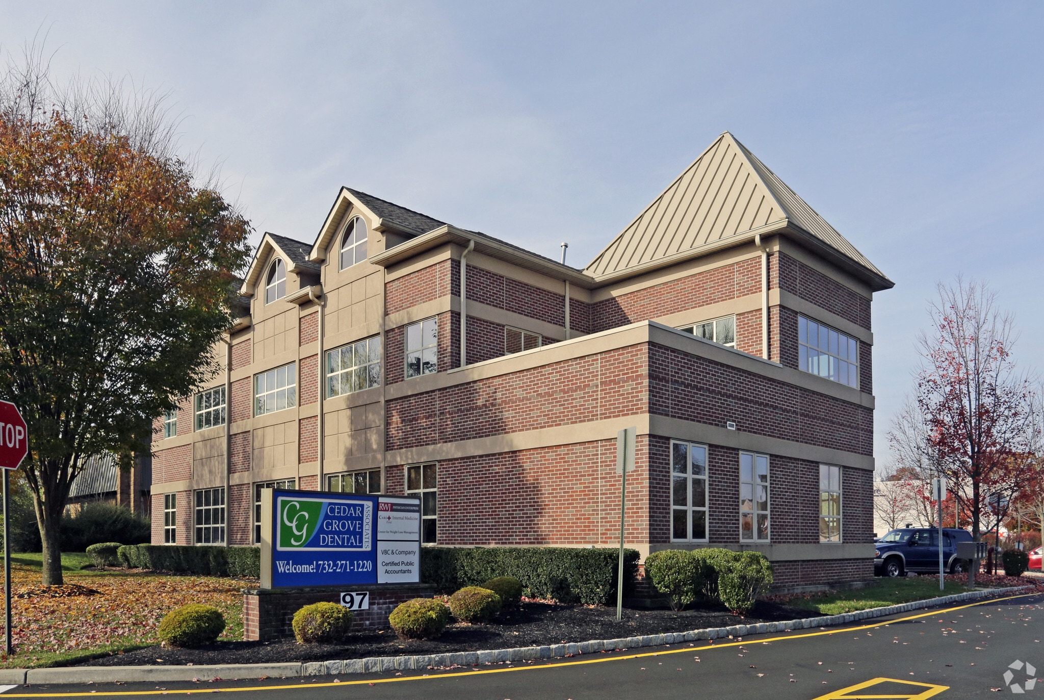 97 Cedar Grove Ln, Somerset, NJ à louer Photo principale– Image 1 sur 20