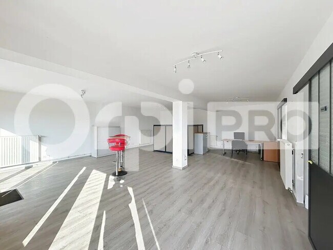 Plus de détails pour Local commercial à vendre