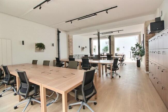 Plus de détails pour 19 Rue De Rocroy, Paris - Logement à vendre