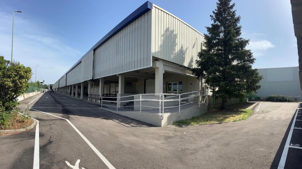 Industriel/Logistique dans San Agustín del Guadalix, Madrid à louer - Photo de l’immeuble – Image 2 sur 11