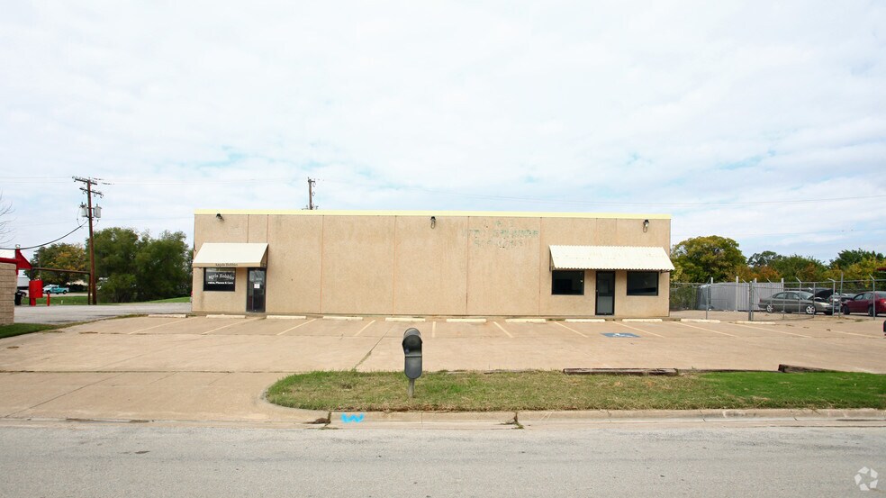 5515 Bonner Dr, Fort Worth, TX à vendre - Photo de l’immeuble – Image 2 sur 2
