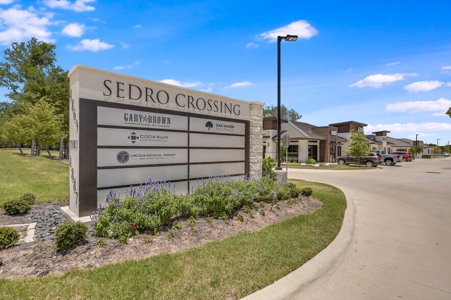 4881 Williams Dr, Georgetown, TX à vendre - Photo de l’immeuble – Image 2 sur 25