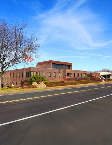 215 Moody Rd, Enfield, CT à louer - Photo de l’immeuble – Image 2 sur 35