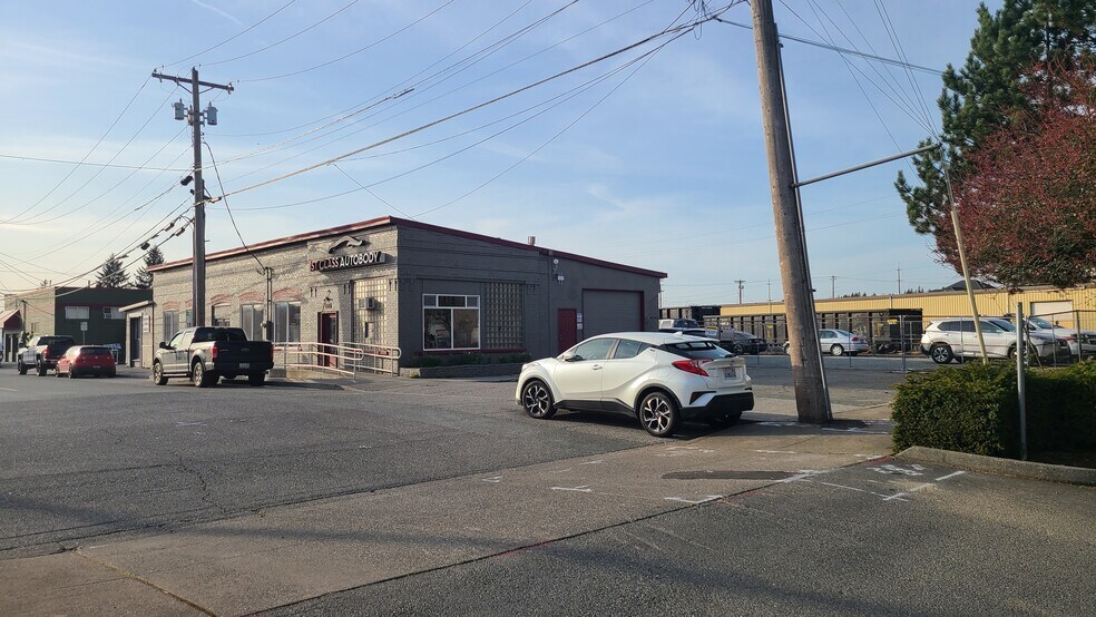 135 E Hill St, Monroe, WA à vendre - Photo de l’immeuble – Image 3 sur 8