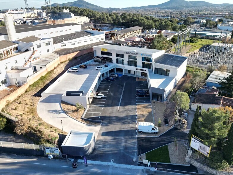 Local commercial dans La Garde à louer - Photo de l’immeuble – Image 1 sur 3