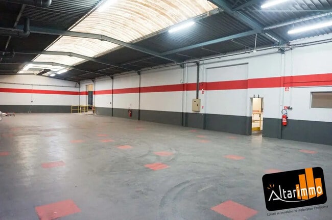 Plus de détails pour Local d’activités à vendre