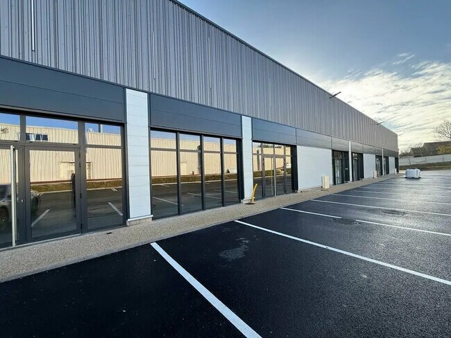 Plus de détails pour Local commercial à louer