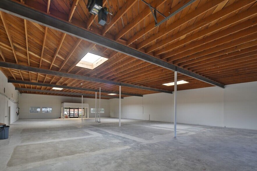 2222 S Barrington Ave, Los Angeles, CA à louer - Photo intérieure – Image 3 sur 4