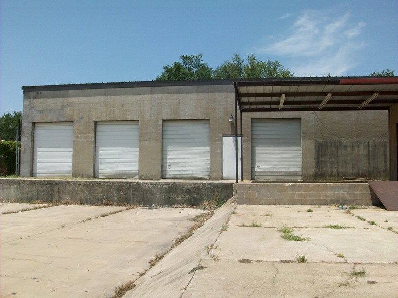 1202 W 1st St, Mount Pleasant, TX à vendre - Photo principale – Image 1 sur 5