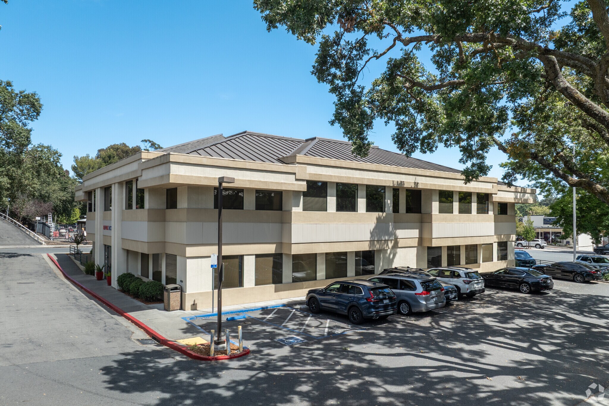 3390 Mount Diablo Blvd, Lafayette, CA à louer Photo de l’immeuble– Image 1 sur 8