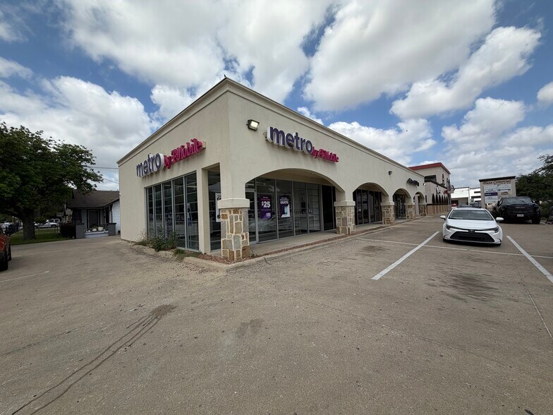 901 N Sylvania Ave, Fort Worth, TX à vendre - Photo de l’immeuble – Image 2 sur 13