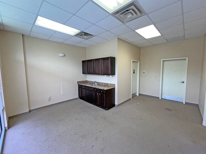 5285 Tower Rd, Tallahassee, FL à louer - Photo de l’immeuble – Image 3 sur 24