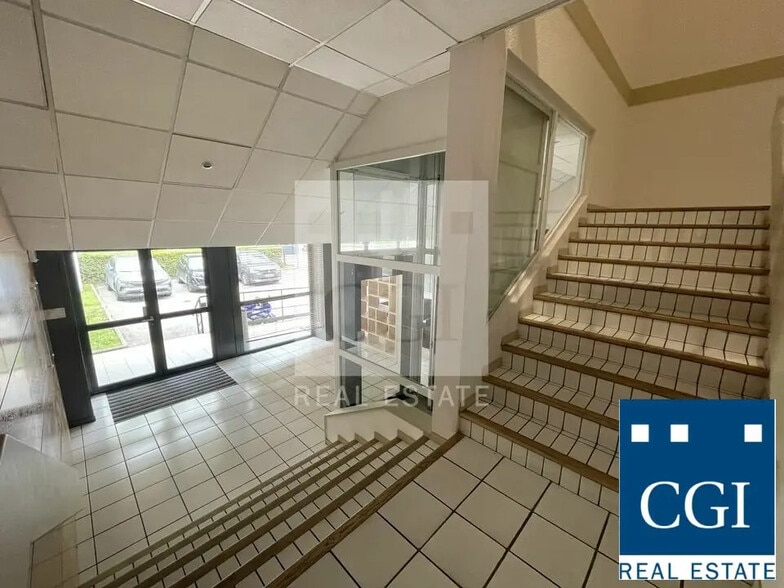 Bureau dans Échirolles à louer - Photo de l’immeuble – Image 2 sur 4