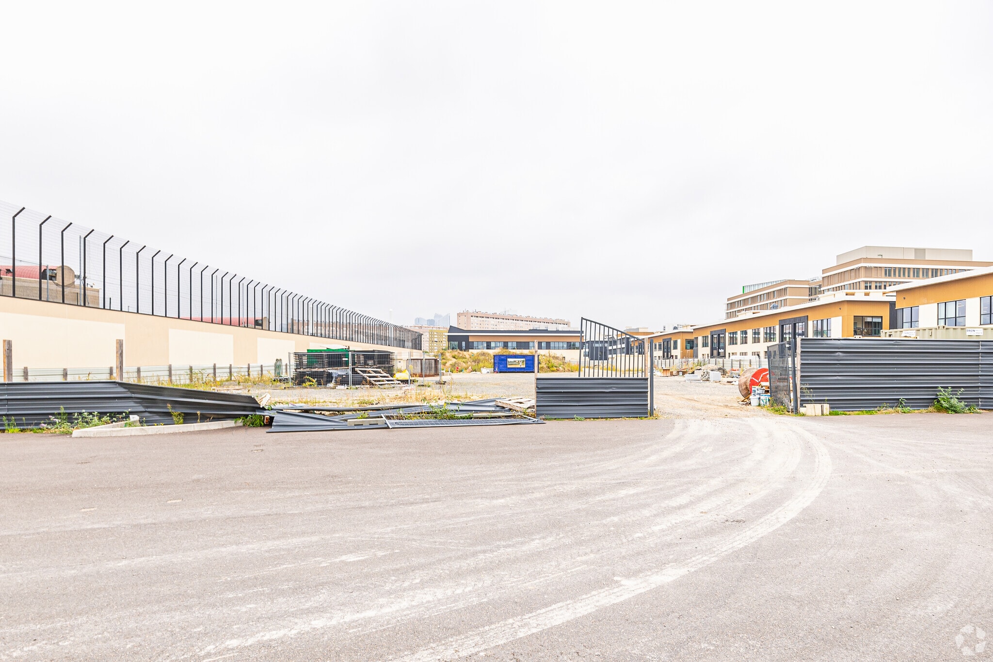 Local d’activités dans Nanterre à louer Photo principale– Image 1 sur 3