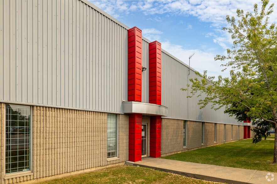 6755-6801 Boul des Grandes-Prairies, Montréal, QC à louer - Photo de l’immeuble – Image 1 sur 8