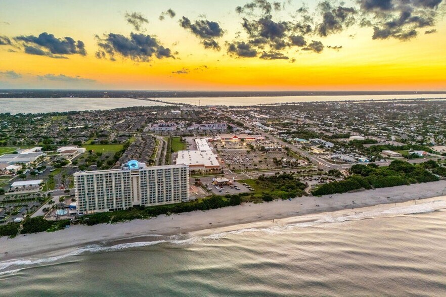 3191 N Highway A1a, Indialantic, FL à vendre - Photo de l’immeuble – Image 1 sur 14