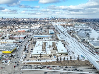 Plus de détails pour 6325 Gateway Blvd NW, Edmonton, AB - Différents types d’espaces à louer