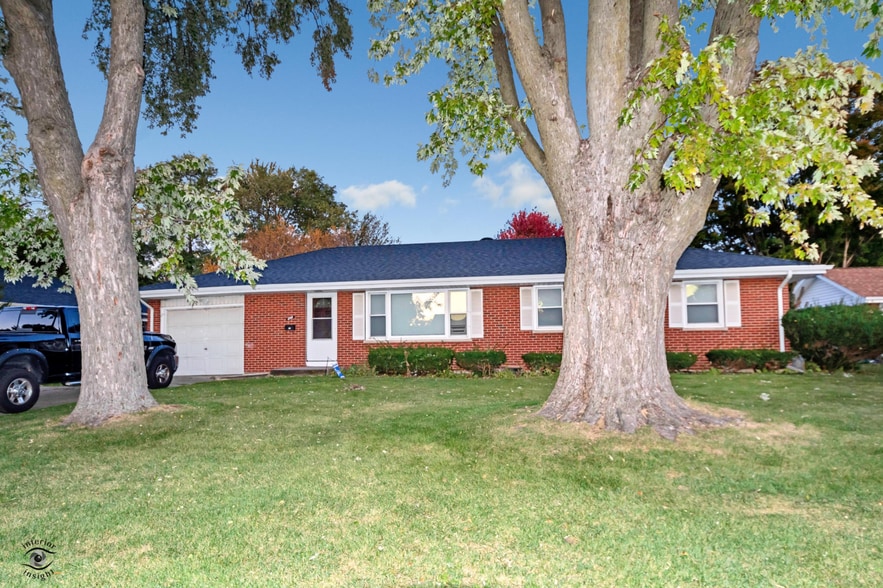 644 S Calumet Ave, Aurora, IL à vendre - Photo principale – Image 1 sur 1