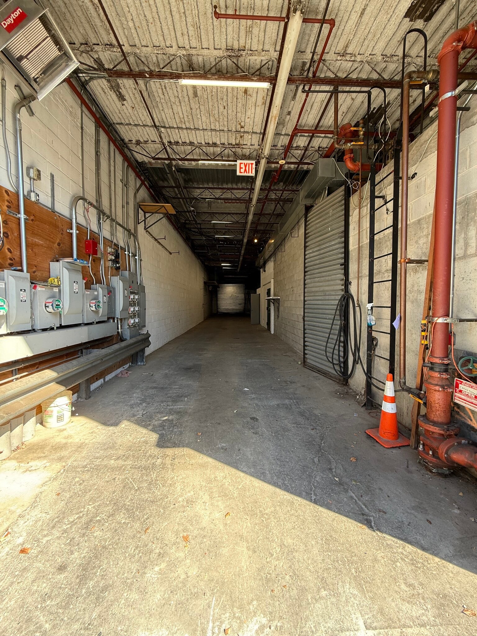 152 Beard St, Brooklyn, NY à louer Photo de l’immeuble– Image 1 sur 5