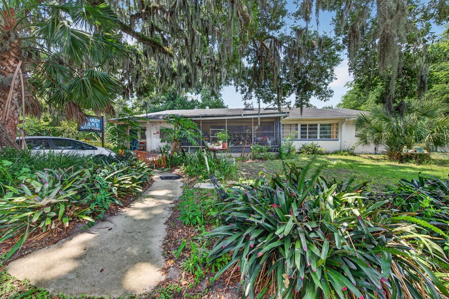 1208 Kennedy Rd, Daytona Beach, FL à vendre - Photo de l’immeuble – Image 2 sur 35