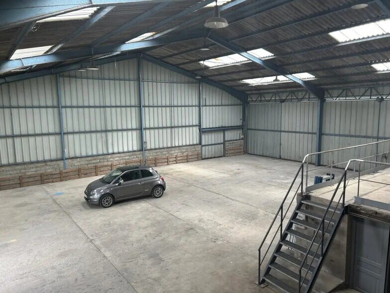 Local d’activités dans Fretin à louer - Photo de l’immeuble – Image 2 sur 6